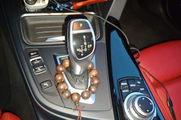 Used BMW 3 Series 2015 320i Luxury Edition Sports Design Package Gear Lever