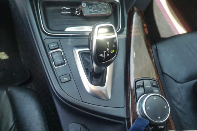 Used BMW 3 Series 2015 320Li Luxury Design Package Gear Lever