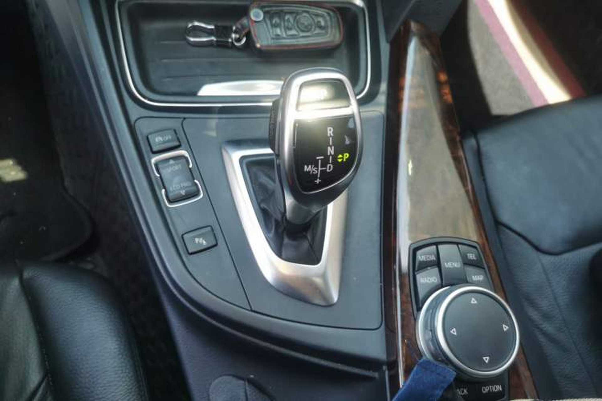 Used BMW 3 Series 2015 320Li Luxury Design Package Gear Lever