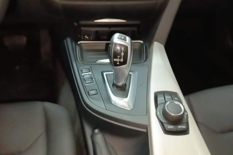 Used BMW 3 Series 2015 320Li Fashion Model Gear Lever