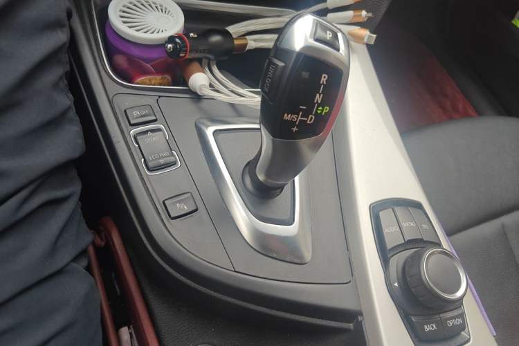 Used BMW 3 Series 2015 320Li Fashion Model Gear Lever