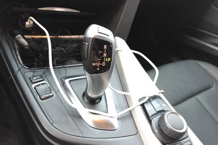 Used BMW 3 Series 2015 316i Active Edition Gear Lever