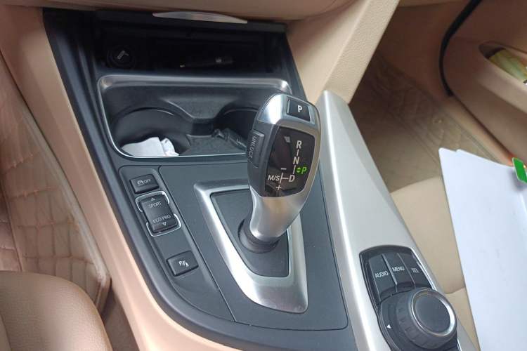 Used BMW 3 Series 2015 316Li Fashion Model Gear Lever
