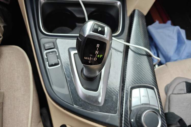 Used BMW 3 Series 2015 316i Active Edition Gear Lever