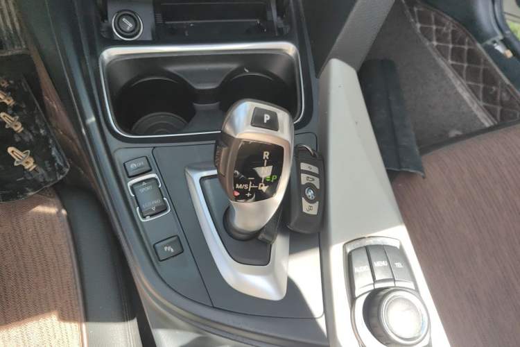 Used BMW 3 Series 2015 320Li Fashion Model Gear Lever
