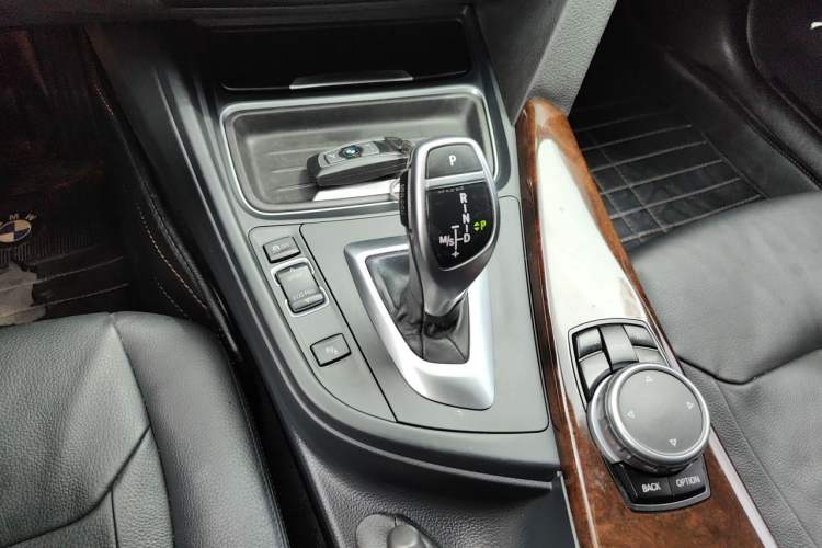 Used BMW 3 Series 2015 320Li Luxury Design Package Gear Lever