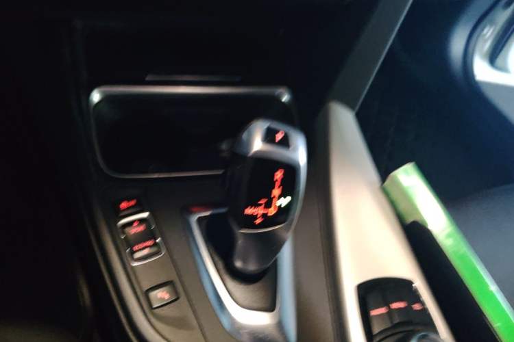 Used BMW 3 Series 2015 320Li Luxury Edition Fashion Model Gear Lever