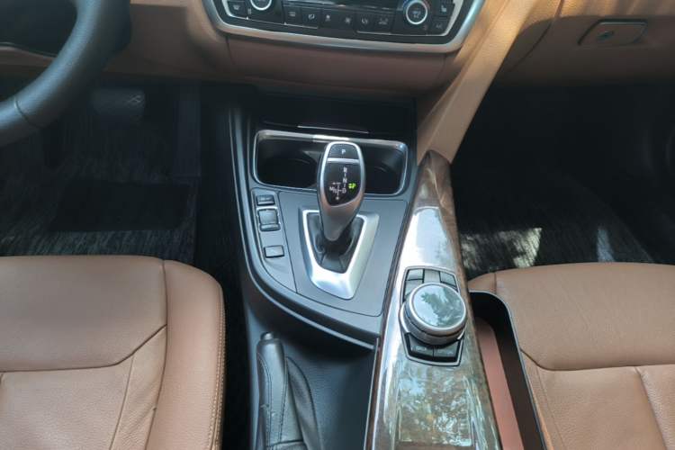 Used BMW 3 Series 2015 320Li Luxury Design Package Gear Lever