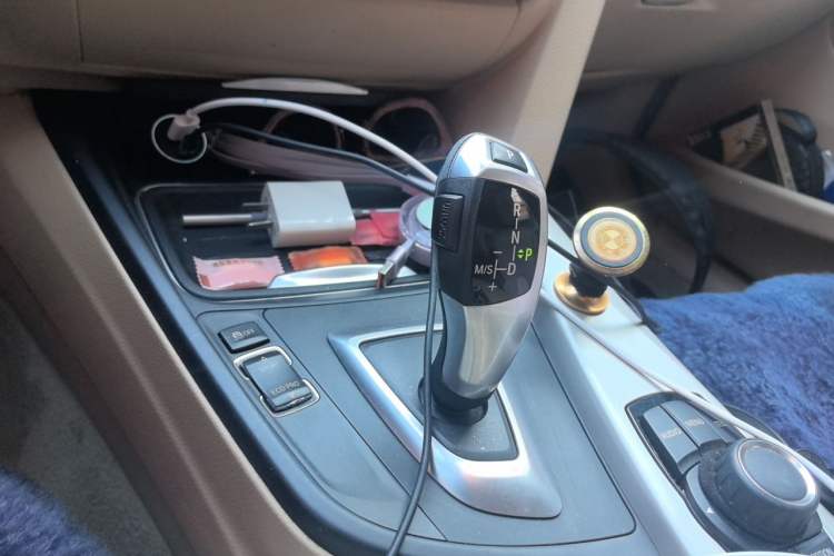 Used BMW 3 Series 2015 320i Active Edition Gear Lever