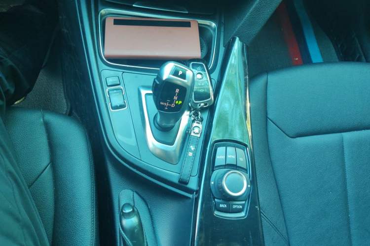Used BMW 3 Series 2015 316i Active Edition Gear Lever