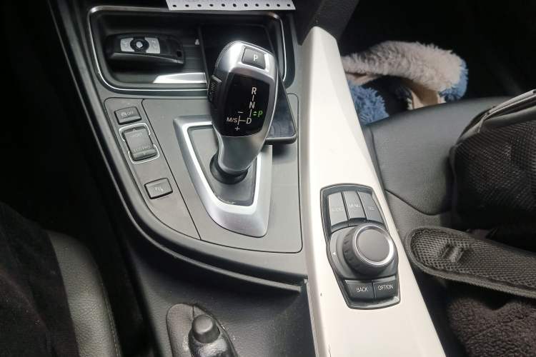 Used BMW 3 Series 2015 320Li Luxury Edition Fashion Model Gear Lever