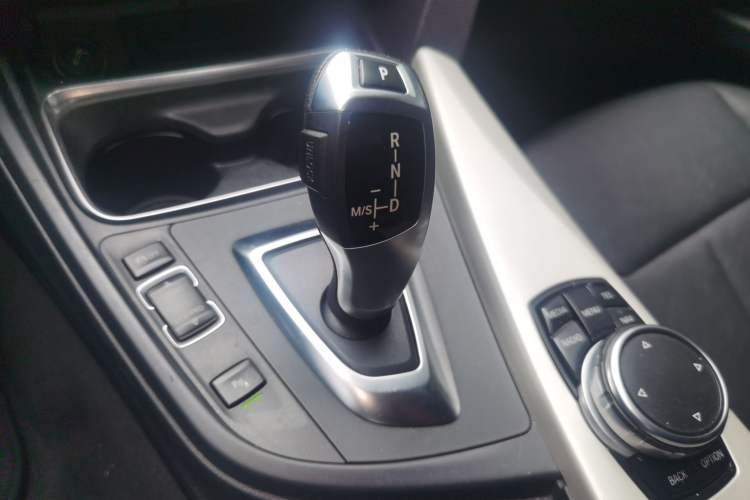Used BMW 3 Series 2015 320Li Luxury Edition Fashion Model Gear Lever