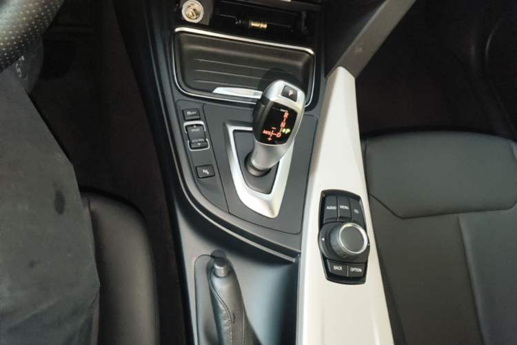 Used BMW 3 Series 2015 320i Fashion Model Gear Lever