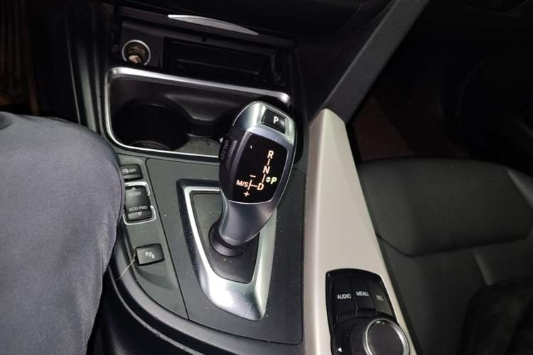 Used BMW 3 Series 2015 316Li Fashion Model Gear Lever