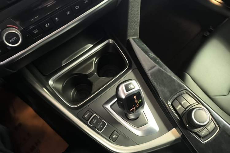 Used BMW 3 Series 2015 320Li Luxury Edition Fashion Model Gear Lever