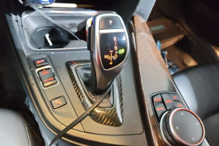 Used BMW 3 Series 2015 320Li Luxury Design Package Gear Lever