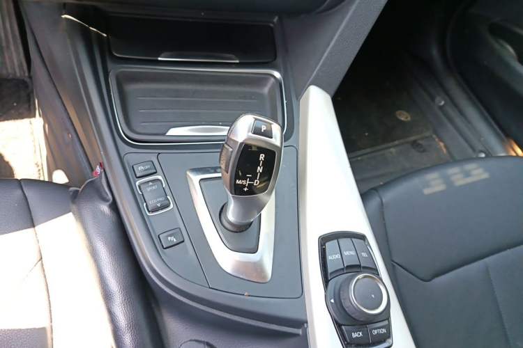 Used BMW 3 Series 2015 320i Fashion Model Gear Lever