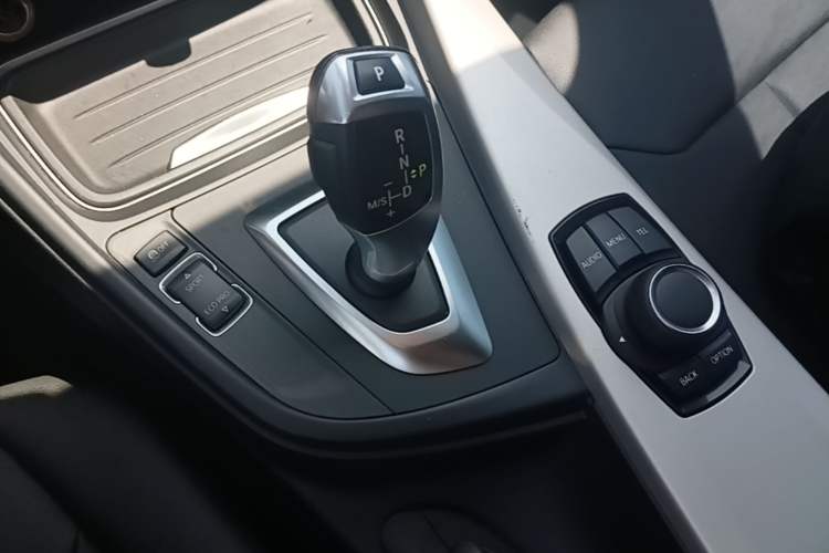Used BMW 3 Series 2015 316i Active Edition Gear Lever