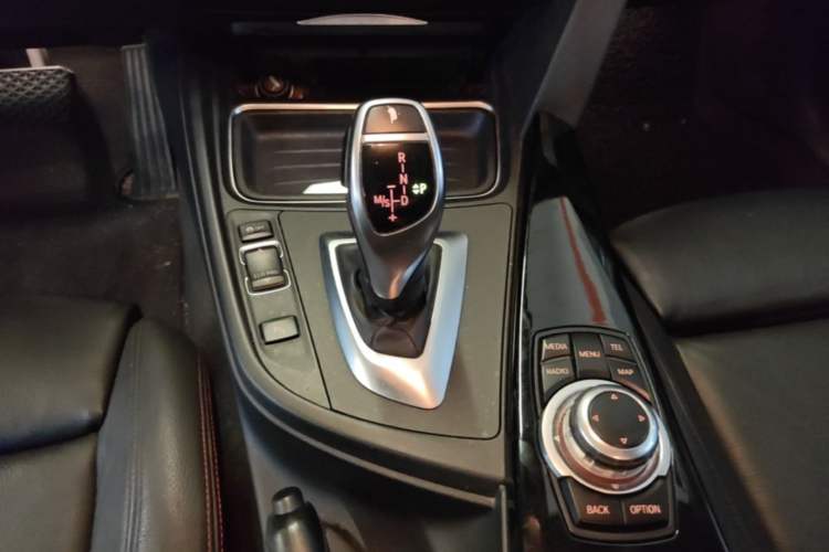 Used BMW 3 Series 2015 320i Sport Design Package Gear Lever