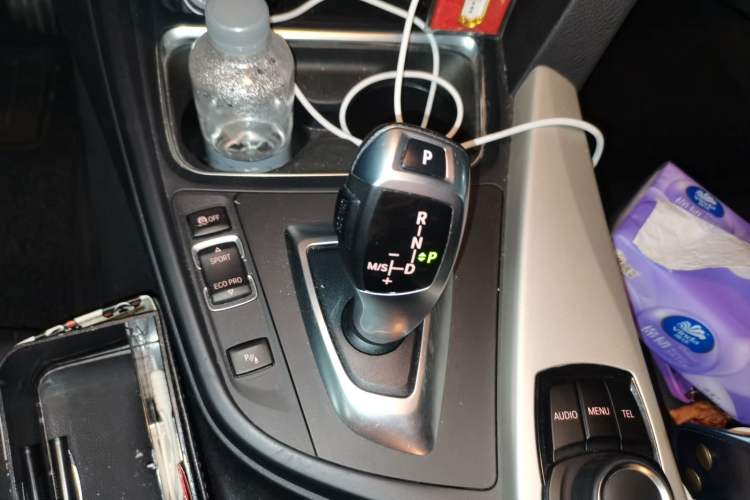 Used BMW 3 Series 2015 320i Luxury Line Stylish Edition Gear Lever