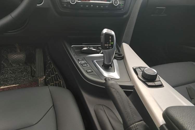 Used BMW 3 Series 2015 320Li Fashion Model Gear Lever