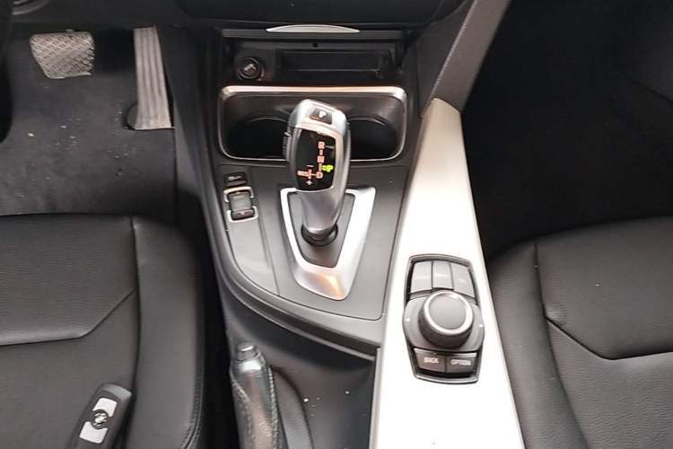 Used BMW 3 Series 2015 316i Active Edition Gear Lever