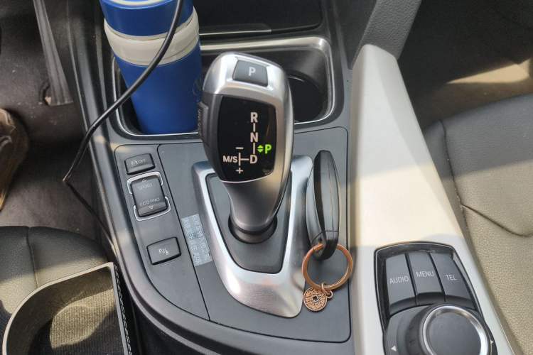 Used BMW 3 Series 2015 320i Luxury Line Stylish Edition Gear Lever