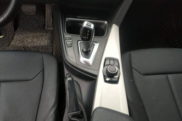 Used BMW 3 Series 2015 316i Active Edition Gear Lever