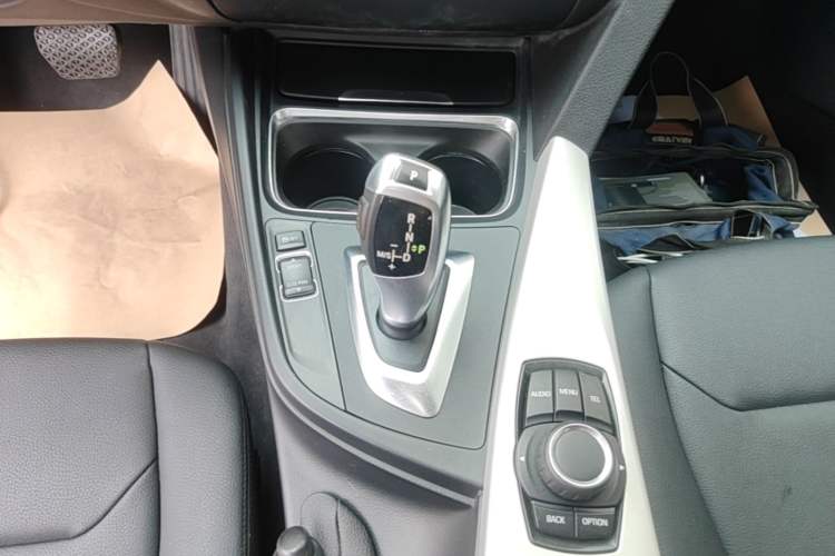 Used BMW 3 Series 2015 316i Active Edition Gear Lever