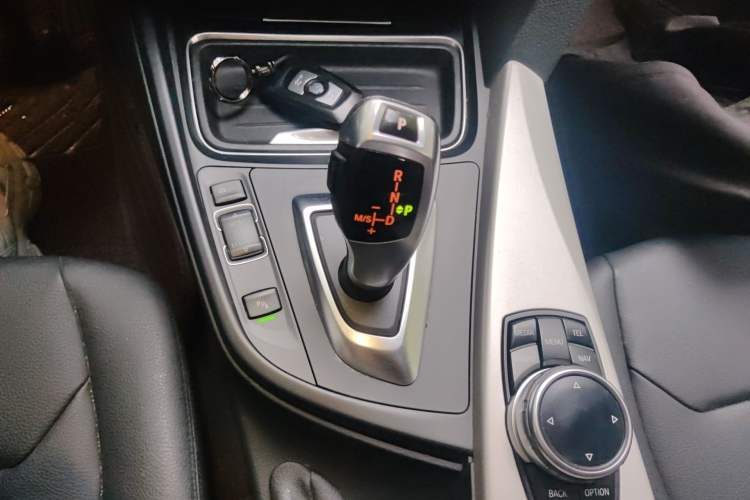 Used BMW 3 Series 2015 320Li Luxury Edition Fashion Model Gear Lever