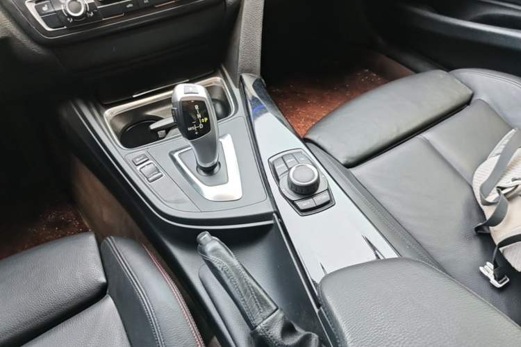 Used BMW 3 Series 2015 316i Sport Design Package Gear Lever