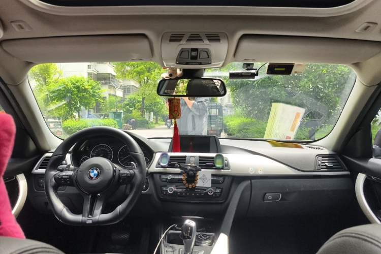 Used BMW 3 Series 2015 320i Luxury Line Stylish Edition Headliner
