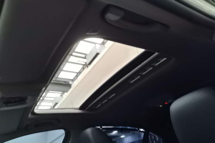 Used BMW 3 Series 2015 316Li Fashion Model Headliner