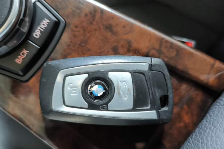 Used BMW 3 Series 2015 320Li Luxury Design Package Premium Edition Interior 1