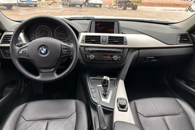 Used BMW 3 Series 2015 320i Fashion Model Interior 1