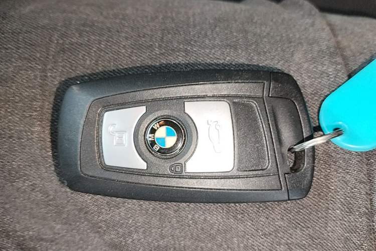 Used BMW 3 Series 2015 316i Active Edition Interior 1