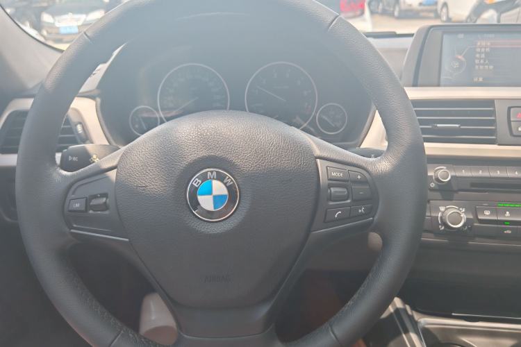 Used BMW 3 Series 2015 316Li Fashion Model Interior 1