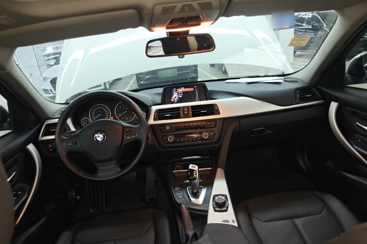 Used BMW 3 Series 2015 320i Luxury Line Stylish Edition Interior 2