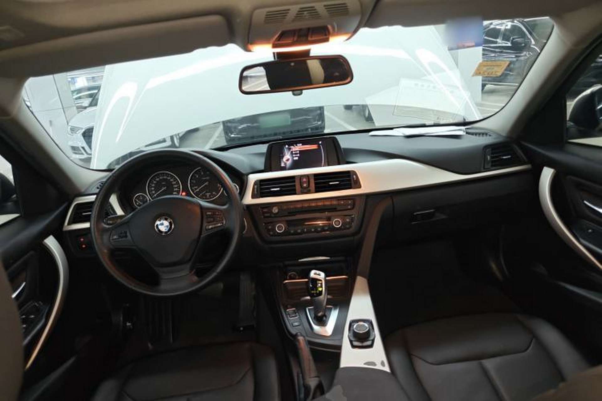Used BMW 3 Series 2015 320i Luxury Line Stylish Edition Interior 2