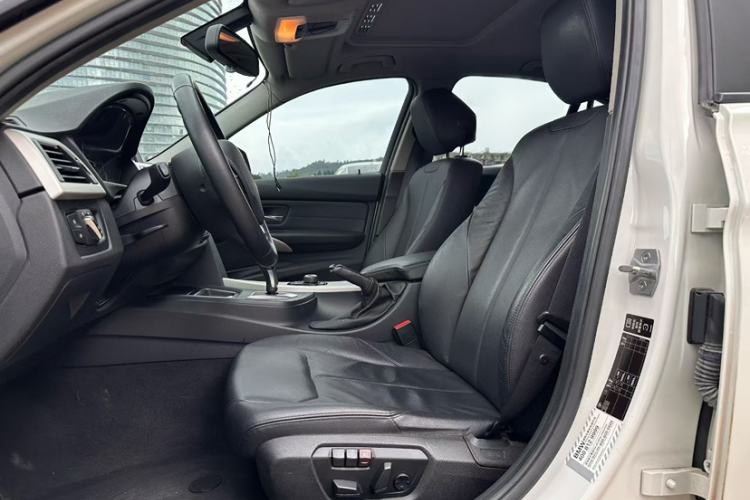 Used BMW 3 Series 2015 320i Fashion Model Interior 2