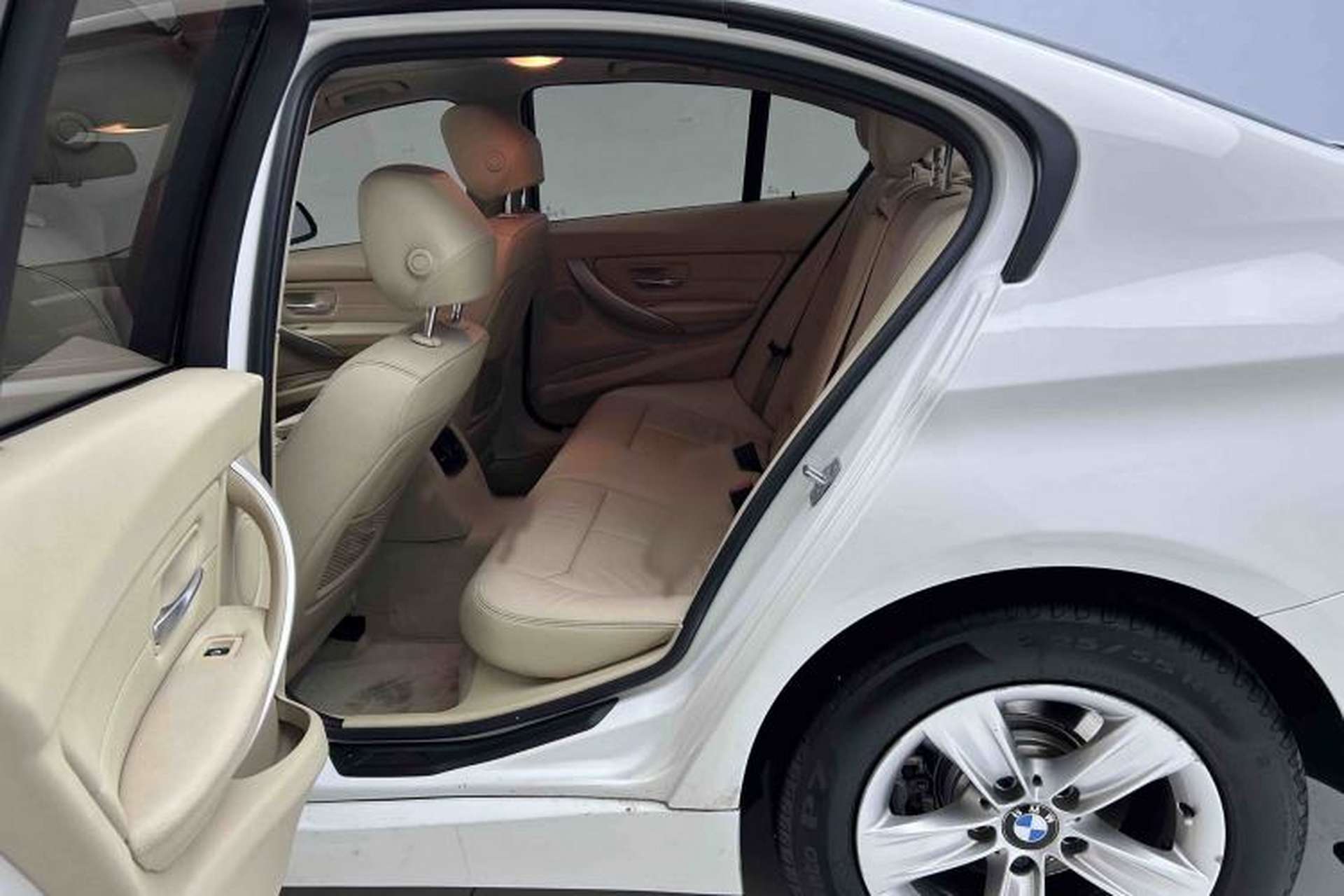 Used BMW 3 Series 2015 320i Fashion Model Interior 2