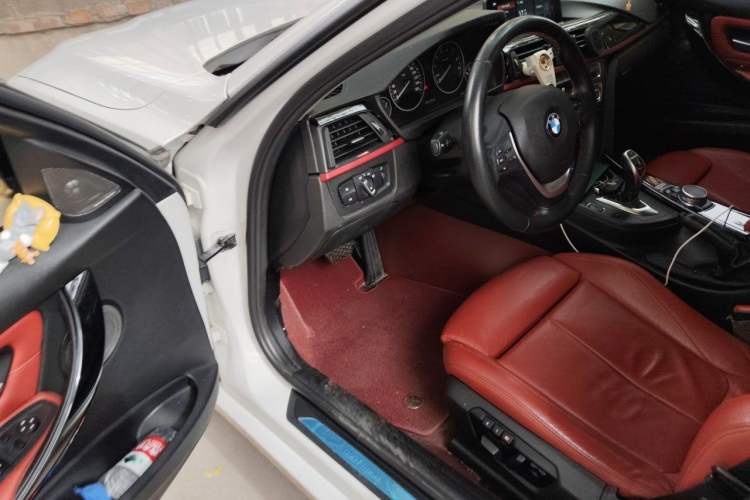 Used BMW 3 Series 2015 320i Luxury Edition Sports Design Package Interior 3