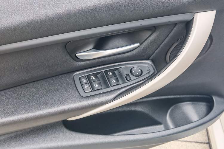 Used BMW 3 Series 2015 320Li Fashion Model Interior 3
