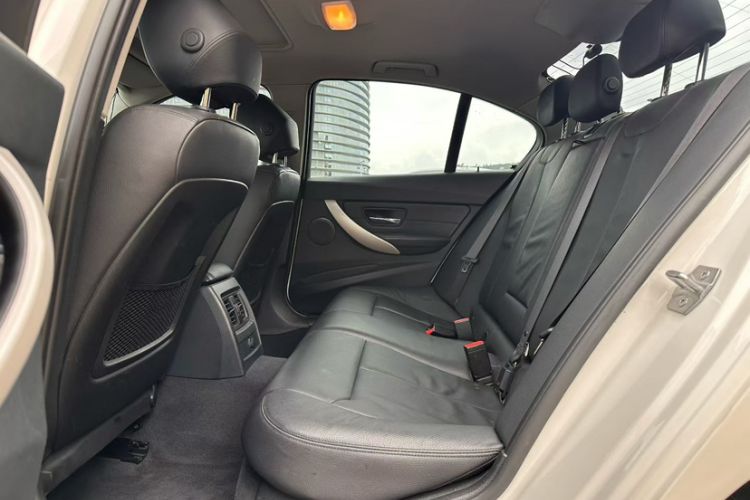 Used BMW 3 Series 2015 320i Fashion Model Interior 3