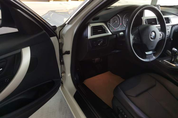 Used BMW 3 Series 2015 320Li Luxury Edition Fashion Model Interior 3