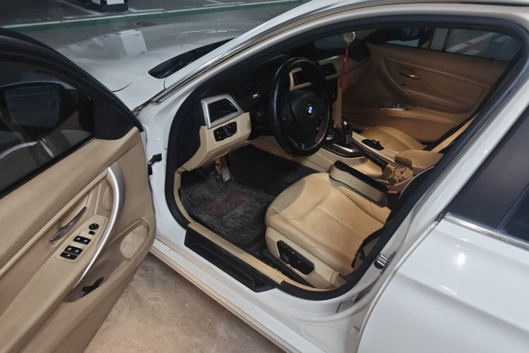 Used BMW 3 Series 2015 316Li Fashion Model Interior 3