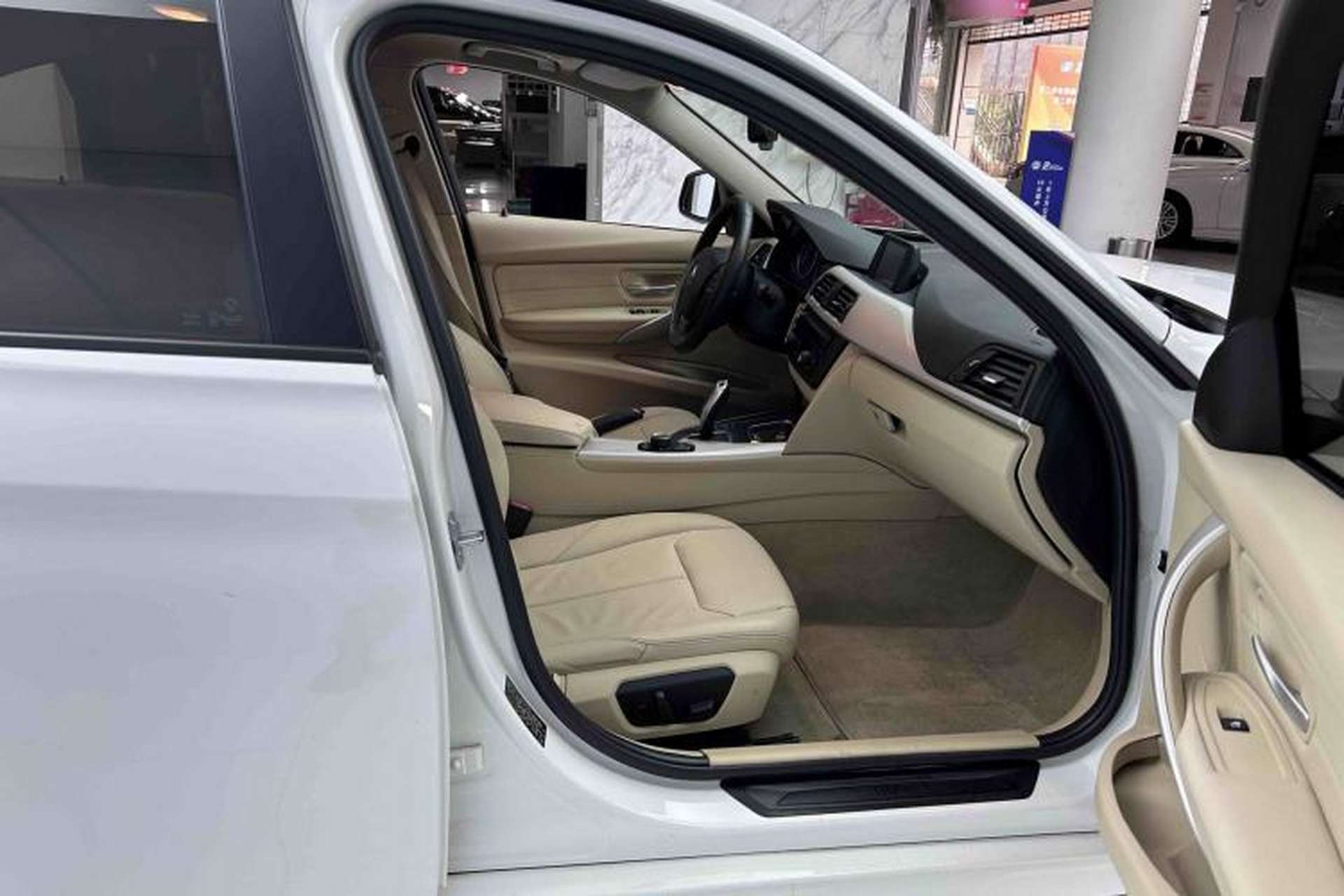 Used BMW 3 Series 2015 320i Fashion Model Interior 3