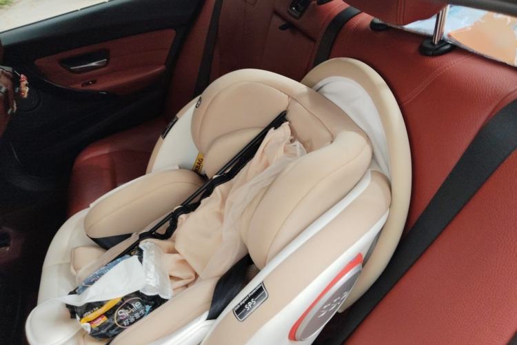 Used BMW 3 Series 2015 320i Luxury Edition Sports Design Package Interior 4