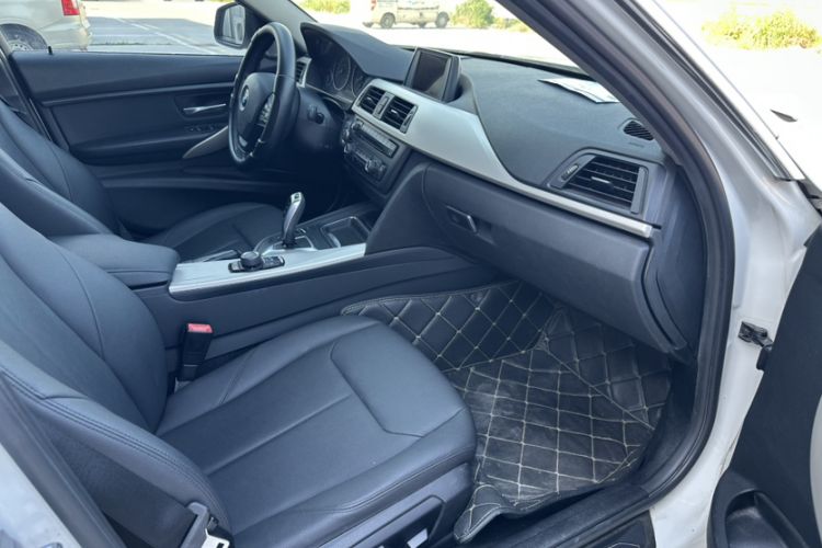 Used BMW 3 Series 2015 316Li Fashion Model Interior 4