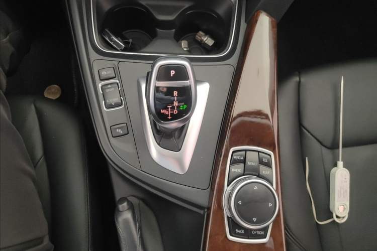 Used BMW 3 Series 2015 320Li Luxury Design Package Premium Edition Interior 4